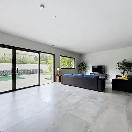 4097 - Contemporaine Avec Piscine Villa *