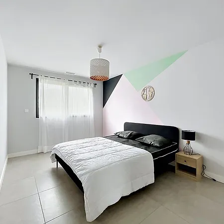 4097 - Contemporaine Avec Piscine *