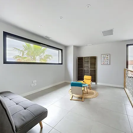 4097 - Contemporaine Avec Piscine Villa *