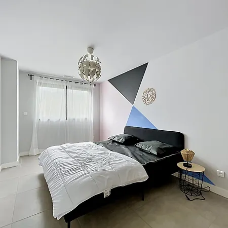 4097 - Contemporaine Avec Piscine